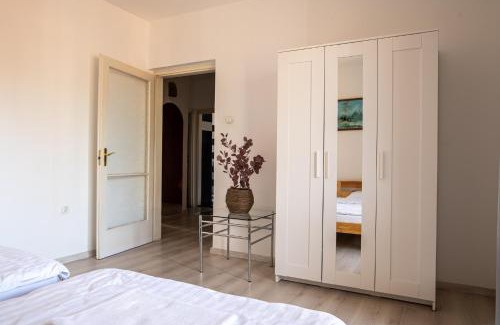 Szeged Apartment | Barát Vendégház - Cozy Guesthouse with Private Garden