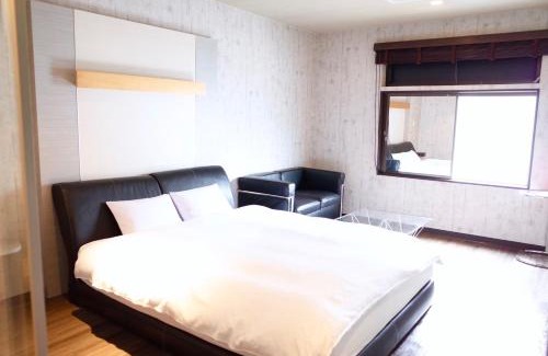 Namitakiji Onsen Hotel | Comfortable Stay at Bar 39 with Breakfast & Hot Tub