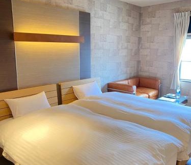 Namitakiji Onsen Hotel | Comfortable Stay at Bar 39 with Breakfast & Hot Tub