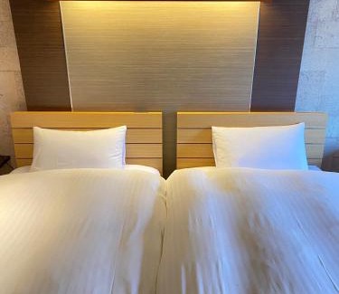 Namitakiji Onsen Hotel | Comfortable Stay at Bar 39 with Breakfast & Hot Tub