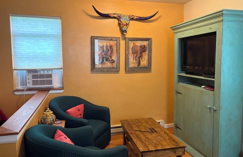 Meeker House | Ideal Bar 7 Bunk House for OHV Adventures & Relaxation