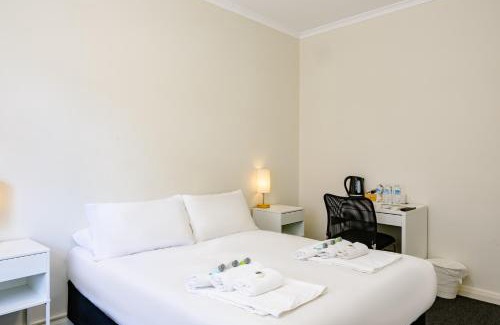Chippendale Hotel | Discover Bar Broadway: Family-Friendly with Pool & Dining