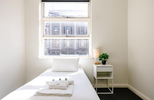 Chippendale Hotel | Discover Bar Broadway: Family-Friendly with Pool & Dining