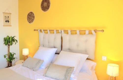 Villars Hotel | Pet-Friendly Bar des Amis with Restaurant & Breakfast Options