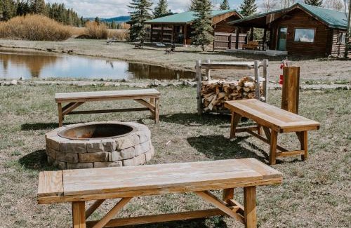 West Yellowstone Cabin | Experience Oceanfront Comfort at Bar N Ranch with Pool & More