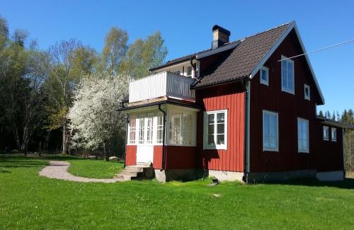 Amal Municipality Cabin | Unforgettable Stay at Bara Vara Garden with Hot Tub Access