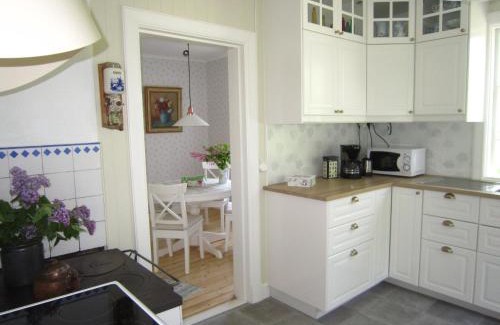 Amal Municipality Cabin | Unforgettable Stay at Bara Vara Garden with Hot Tub Access