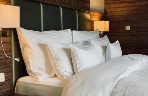 Tiszakecske Hotel | Relaxing Barack Thermal Hotel and Spa with Oceanfront Views