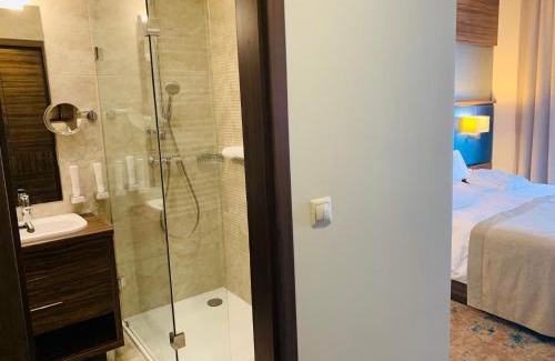 Tiszakecske Hotel | Relaxing Barack Thermal Hotel and Spa with Oceanfront Views