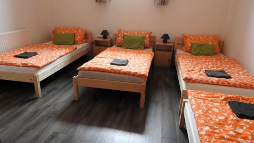 Bar House | Pet-Friendly Retreat at Barackos Vendégház Bár - 8/10 Rated