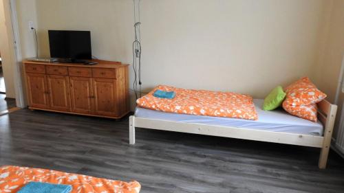 Bar House | Pet-Friendly Retreat at Barackos Vendégház Bár - 8/10 Rated