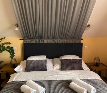 Tihany House | Discover Barackvirág Vendégház: Oceanfront Bliss Awaits