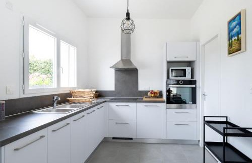 Ploubazlanec House | Relax at Baradoz: Pet-Friendly Oceanfront Retreat