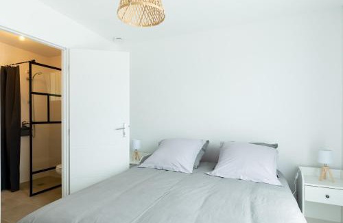 Ploubazlanec House | Relax at Baradoz: Pet-Friendly Oceanfront Retreat