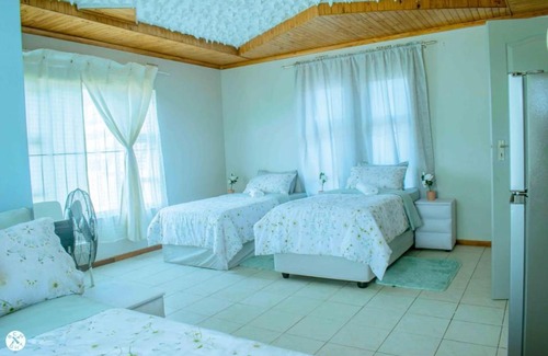Umtata Cabin | Guest-Friendly Baraka Lodge in Mthatha with Breakfast