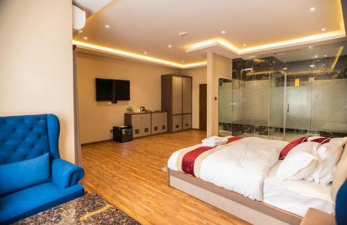 Gandaki Zone Hotel | Discover Baranda Restro: Ideal for Families with Breakfast