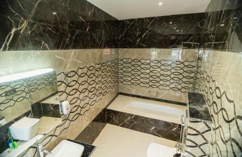 Gandaki Zone Hotel | Discover Baranda Restro: Ideal for Families with Breakfast