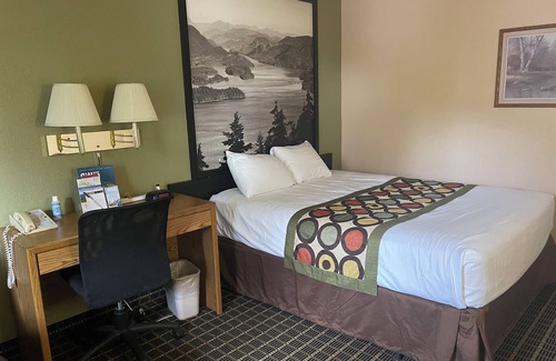 Sitka Hotel | Pet-Friendly Baranof Lodge with Breakfast & Family Amenities
