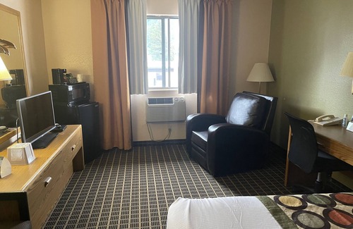 Sitka Hotel | Pet-Friendly Baranof Lodge with Breakfast & Family Amenities