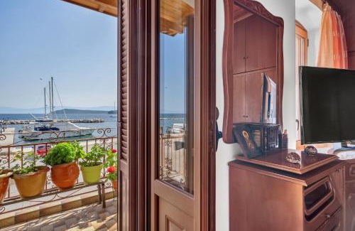 Vonitsa House | Experience Barba Panais' House: Oceanfront Family Retreat
