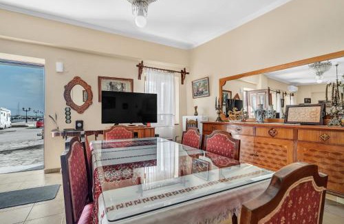 Vonitsa House | Experience Barba Panais' House: Oceanfront Family Retreat