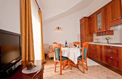 Povlja Hotel | Highly Rated Barba Petra Dvori Apartments with Great Amenities