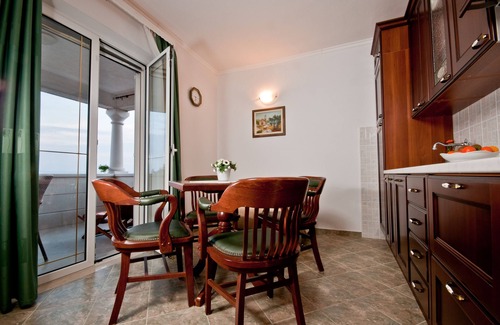 Povlja Hotel | Highly Rated Barba Petra Dvori Apartments with Great Amenities