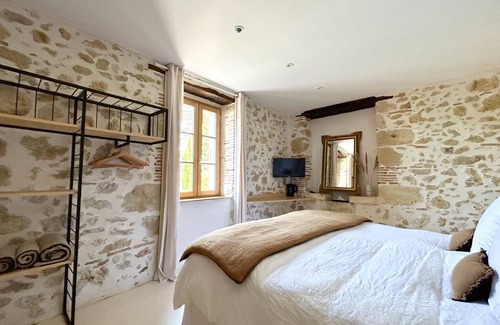 Castelnau-Barbarens House | Discover BARBARENS maison d'hôtes: Family-Friendly Retreat