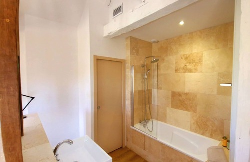 Castelnau-Barbarens House | Discover BARBARENS maison d'hôtes: Family-Friendly Retreat