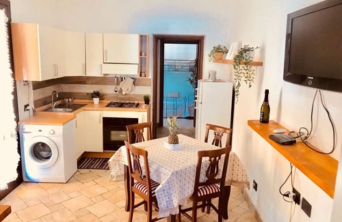 Syracuse House | Discover Barbera House with Pool and Tennis Facilities