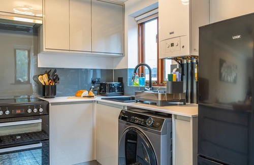 Elmswell House | Family-Friendly Barbers Row with Complimentary Breakfast