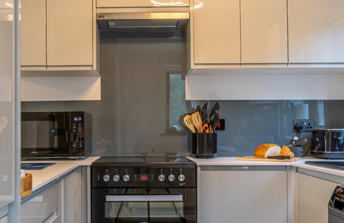 Elmswell House | Family-Friendly Barbers Row with Complimentary Breakfast