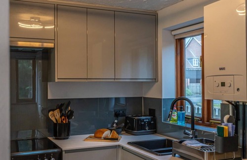 Elmswell House | Family-Friendly Barbers Row with Complimentary Breakfast