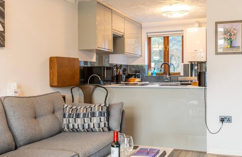 Elmswell House | Family-Friendly Barbers Row with Complimentary Breakfast