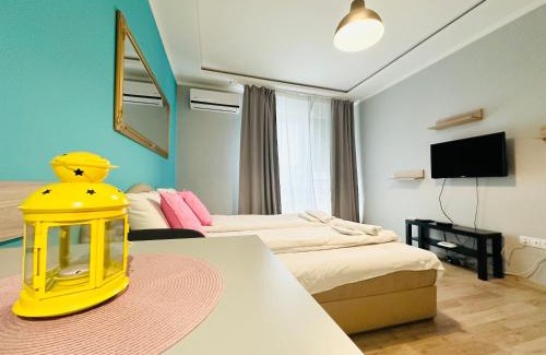 Studentski Grad Apartment | Discover Barbie Studio: Family-Friendly with Dining Options