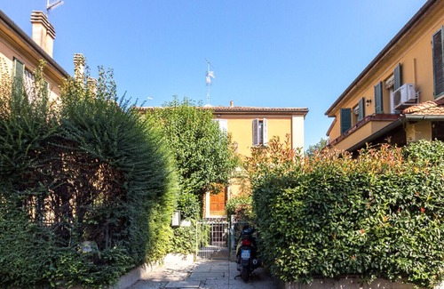 Bolognina Apartment | Stylish Barbieri23 Design with Family-Friendly Amenities