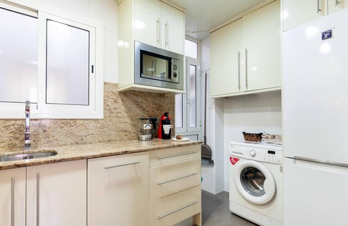 El Port Apartment | Convenient Stay Near Barcelona Fair with Top WiFi Access