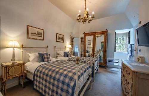 Benderloch Bed & Breakfast | Experience Elegance at Barcaldine Castle - 5-Star Retreat