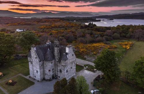 Benderloch Bed & Breakfast | Experience Elegance at Barcaldine Castle - 5-Star Retreat