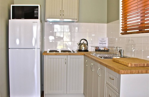Barcaldine Hotel | Discover Barcaldine Country Motor Inn: Family-Friendly Retreat