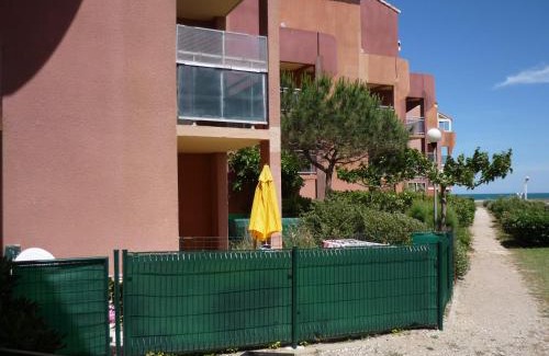 Le Barcares Apartment | Cozy Barcarès F2 Cabin Steps from the Beach with Ocean View