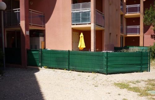 Le Barcares Apartment | Cozy Barcarès F2 Cabin Steps from the Beach with Ocean View