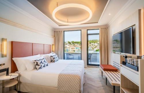 Granada City Center Hotel | Elegant Barceló Carmen Granada with Pool and Ocean View