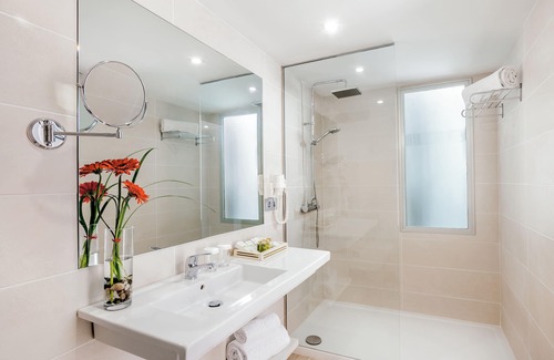 Corralejo Hotel | Discover Barceló Corralejo Sands: 4-Star Resort with Pool