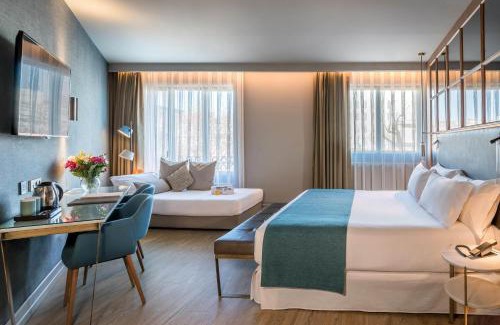 Castellana Hotel | Experience Elegance at Barceló Emperatriz - 5-Star Retreat