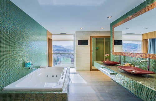 Figares Hotel | Experience Elegance at Barceló Granada Congress Hotel