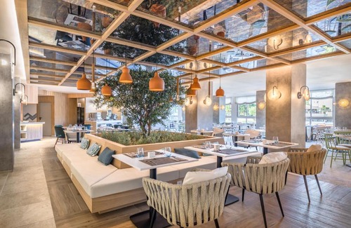 Cala d'Or Hotel | Oceanfront Barceló Aguamarina: Rated 8/10 with Pool Access