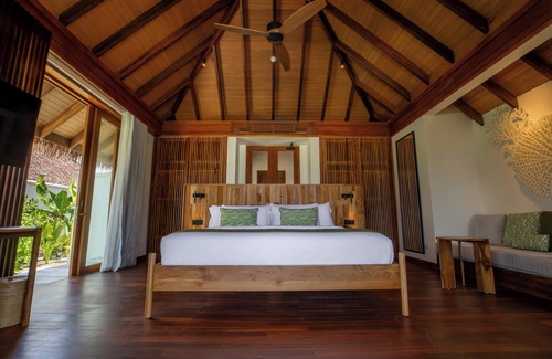 Dhidhoofinolhu Island Hotel | Experience Barceló Whale Lagoon Maldives: 5-Star Oceanfront Bliss