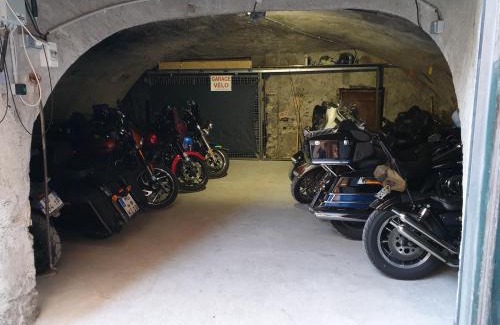 Barcelonnette Apartment | Pet-Friendly Barcelo Appart'hotel with Pool & Restaurant