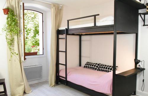 Barcelonnette Apartment | Pet-Friendly Barcelo Appart'hotel with Pool & Restaurant
